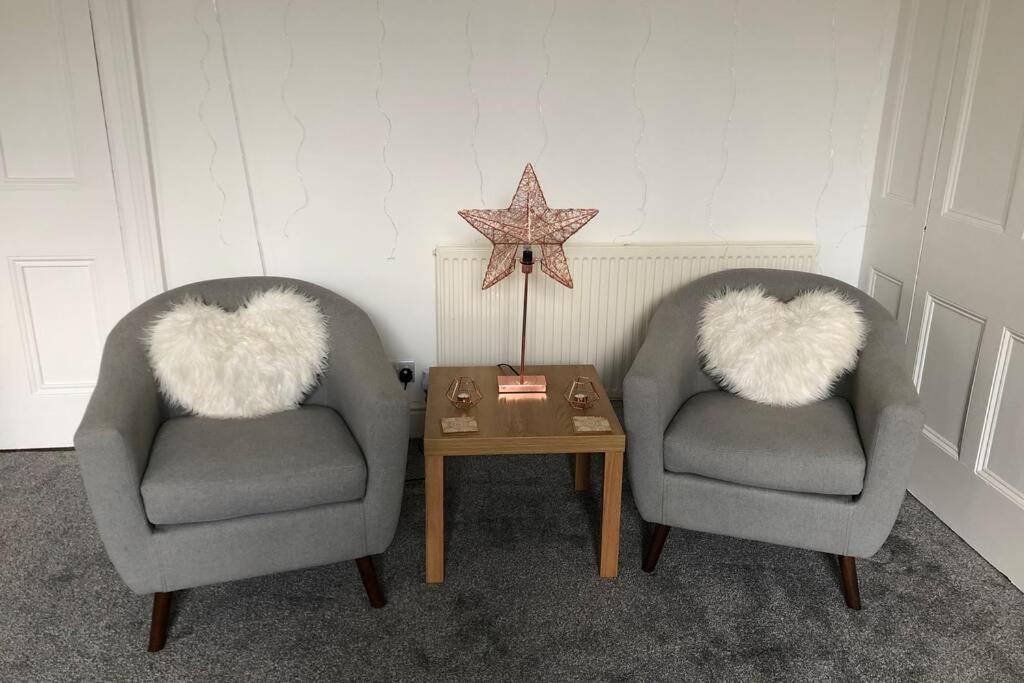 Stunning Bebington Maisonette - Large Private Drive And Entrance, Good Transport Links מראה חיצוני תמונה