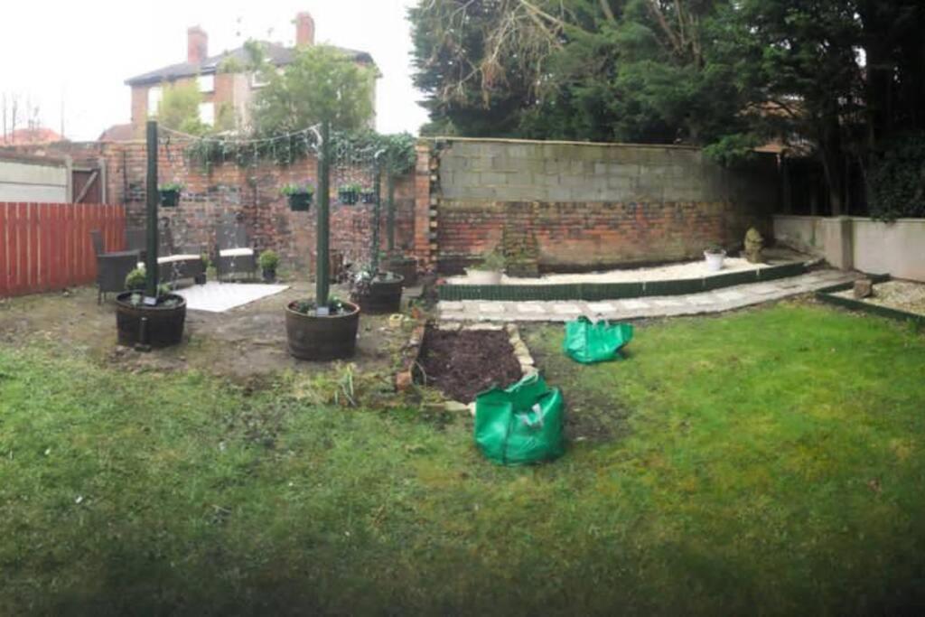 Stunning Bebington Maisonette - Large Private Drive And Entrance, Good Transport Links מראה חיצוני תמונה